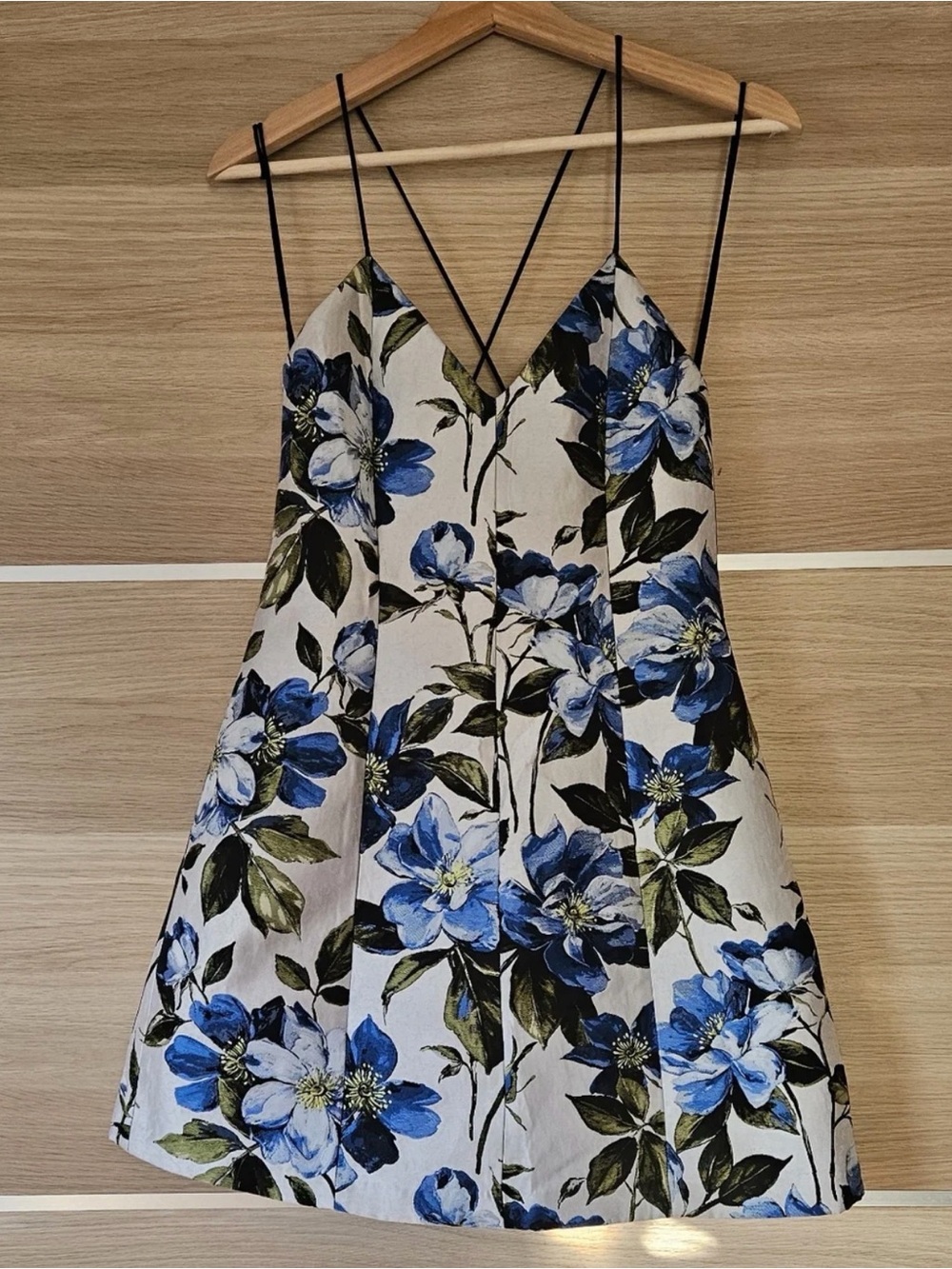 Alice + Olivia Tayla Floral Jacquard Mini Dress Size 2 - Picture 4 of 10